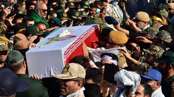 تشییع پیکر خلبان شهید جنگ رمضان در باغملک