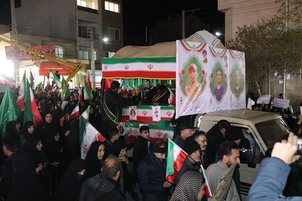 بدرقه ۳ شهید بر دوش مردم با غیرت شهرکرد