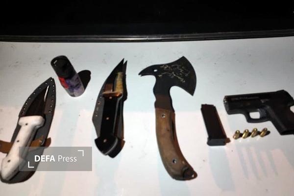 پایان تعقیب و گریز خودروی 206 در فردیس با کشف سلاح پایان تعقیب و گریز خودروی 206 در فردیس با کشف سلاح