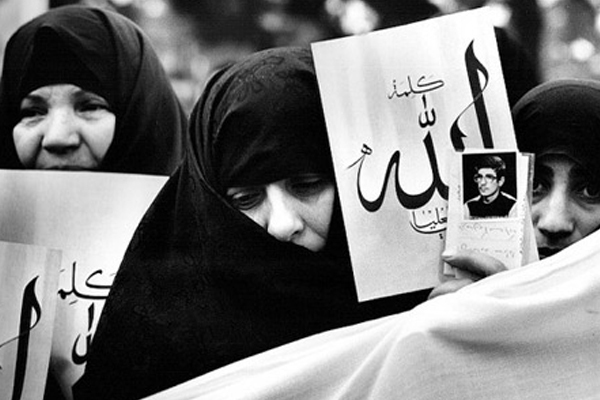 نقش زنان در پاسداشت فرهنگ ایثار؛ از روز‌های دفاع تا چالش‌های امروز