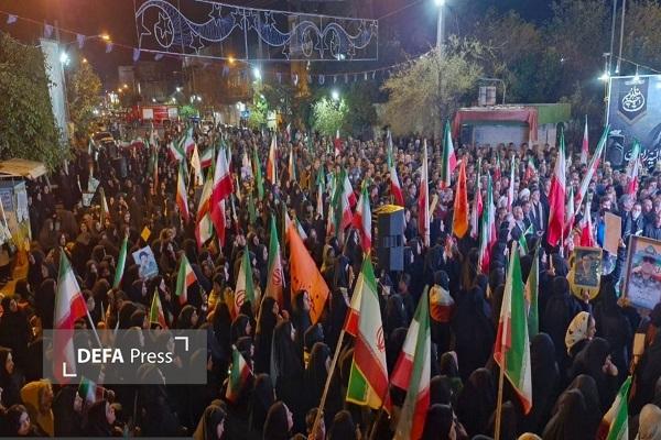 پیام مقاومت و همبستگی در خیابانهای پلدختر هر شب به نمایش گذاشته میشود+ عکس پیام مقاومت و همبستگی در خیابانهای پلدختر هر شب به نمایش گذاشته میشود+ عکس