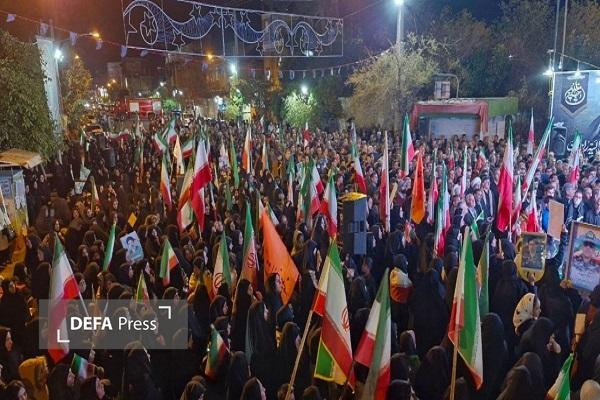 پیام مقاومت و همبستگی در خیابانهای پلدختر هر شب به نمایش گذاشته میشود+ عکس پیام مقاومت و همبستگی در خیابانهای پلدختر هر شب به نمایش گذاشته میشود+ عکس