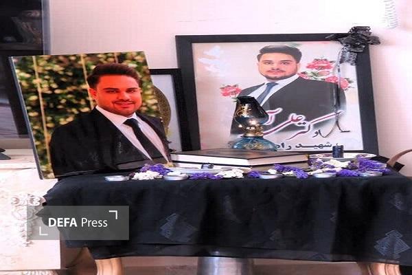 فرماندار و نماینده مردم بروجرد با خانواده شهید «علی آریا» دیدار کردند فرماندار و نماینده مردم بروجرد با خانواده شهید «علی آریا» دیدار کردند