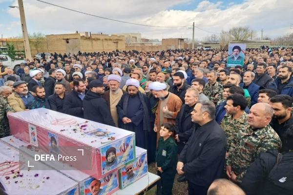 مراسم تشییع و تدفین شهدای نجف‌آباد در روستای قمیک تاکستان برگزار شد