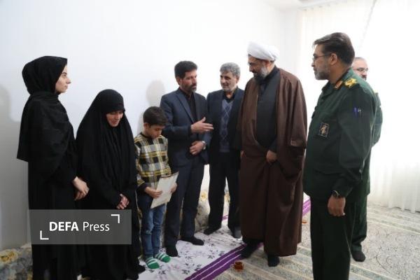 دیدار مسئولان استان همدان با خانواده شهدای جنگ رمضان + تصاویر