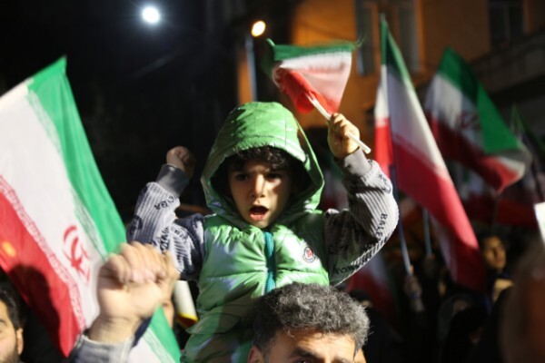 تصاویر/ دومین اجتماع مردمی فدائی‌ها در محل اصابت موشک آمریکائی-صهیونی