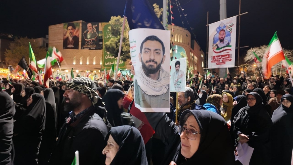 تصاویر/ مراسم شبی با پیکر مطهر شهدا در میدان شهدا اراک