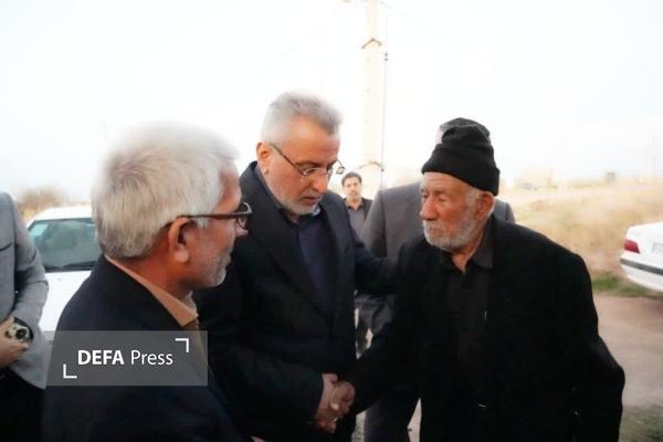 معاون سیاسی استاندار قزوین با خانواده شهید میرزاحسینی در خیارج دیدار کرد