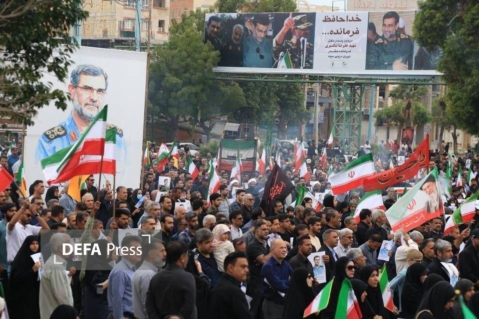 تشییع پیکر دریابان شهید علیرضا تنگسیری در بندر عباس تشییع پیکر دریابان شهید علیرضا تنگسیری در بندر عباس