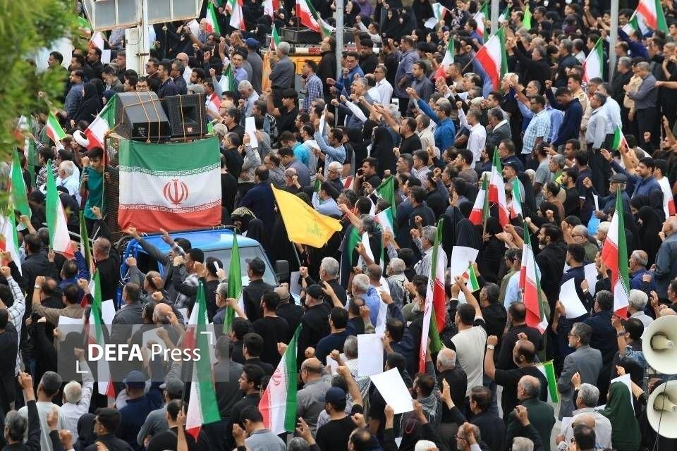 تشییع پیکر دریابان شهید علیرضا تنگسیری در بندر عباس تشییع پیکر دریابان شهید علیرضا تنگسیری در بندر عباس