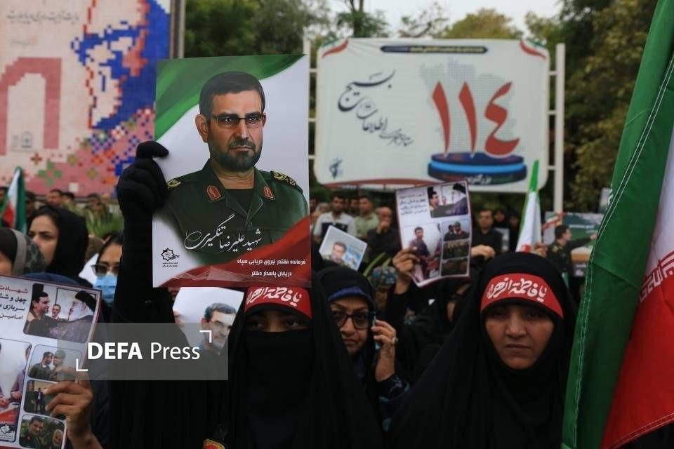 تشییع پیکر دریابان شهید علیرضا تنگسیری در بندر عباس تشییع پیکر دریابان شهید علیرضا تنگسیری در بندر عباس