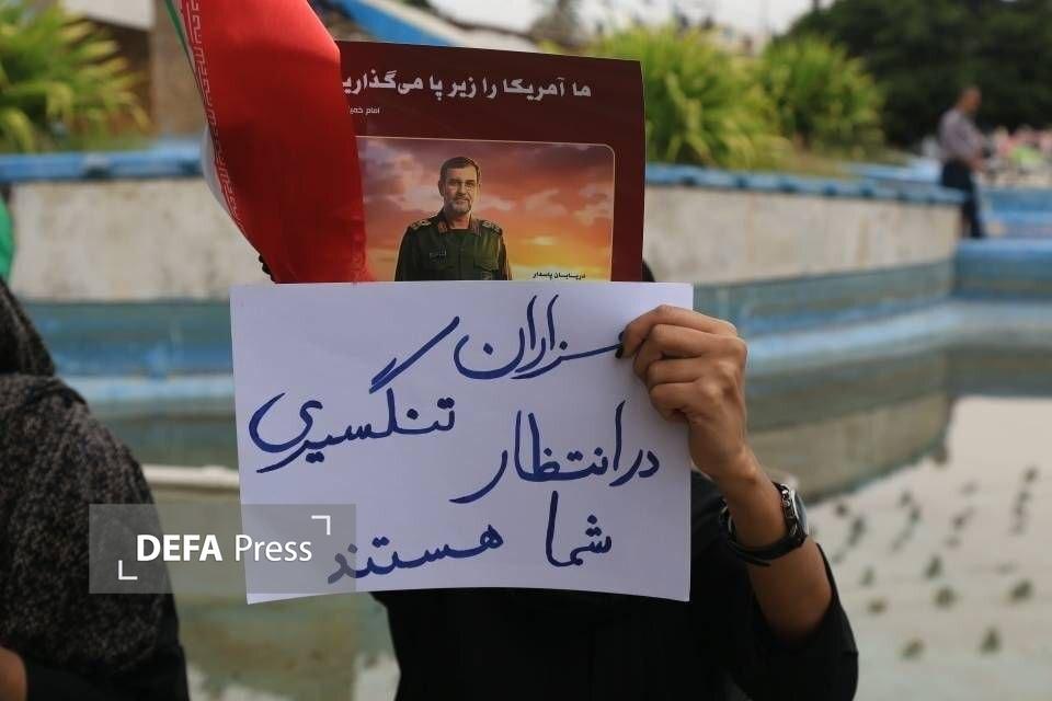 تشییع پیکر دریابان شهید علیرضا تنگسیری در بندر عباس تشییع پیکر دریابان شهید علیرضا تنگسیری در بندر عباس