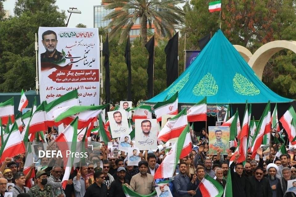 تشییع پیکر دریابان شهید علیرضا تنگسیری در بندر عباس تشییع پیکر دریابان شهید علیرضا تنگسیری در بندر عباس