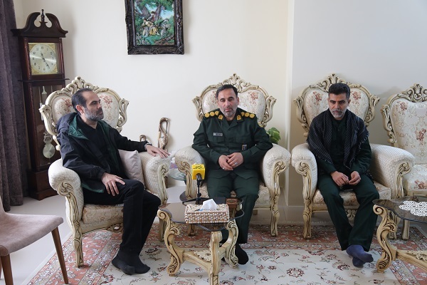 تصاویر/ دیدار مدیرکل حفظ آثار و نشر ارزش‌های دفاع مقدس و مقاومت خراسان شمالی با خانواده شهید جنگ رمضان