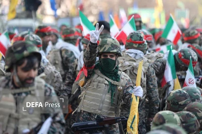 ثبت نام پایگاههای مقاومت «بسیج» از داوطلبان حضور در جبههی ایران ثبت نام پایگاههای مقاومت «بسیج» از داوطلبان حضور در جبههی ایران