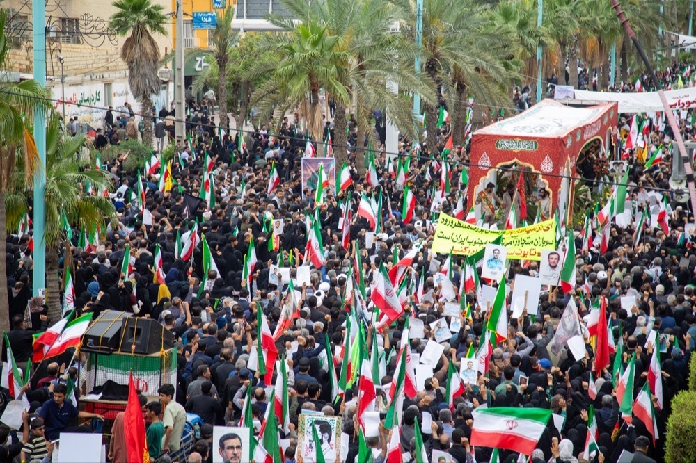 وداع مدافعان هرمزگان با پیکر دریابان شهید علیرضا تنگسیری+ فیلم