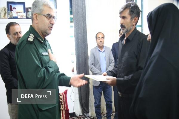 دیدار مدیرکل حفظ آثار دفاع مقدس کهگیلویه و بویراحمد با خانواده شهیده «یکتا امیریان» در یاسوج دیدار مدیرکل حفظ آثار دفاع مقدس کهگیلویه و بویراحمد با خانواده شهیده «یکتا امیریان» در یاسوج