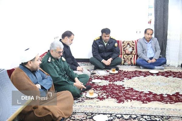 دیدار مدیرکل حفظ آثار دفاع مقدس کهگیلویه و بویراحمد با خانواده شهیده «یکتا امیریان» در یاسوج دیدار مدیرکل حفظ آثار دفاع مقدس کهگیلویه و بویراحمد با خانواده شهیده «یکتا امیریان» در یاسوج