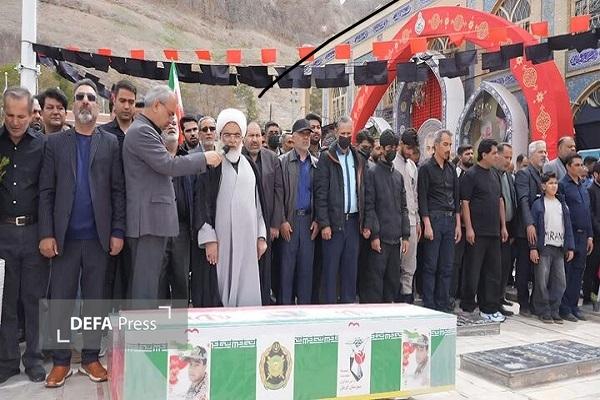 پیکرهای شش شهید یگان پهپادی ارتش در شهرهای مختلف استان کرمان تشییع و تدفین شد+تصاویر