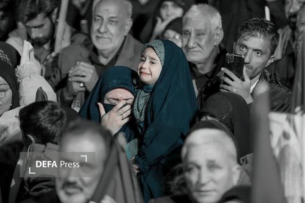 تجمع مردمی در کرمان همزمان با مراسم وداع با سه شهید هوانیروز برگزار شد+تصاویر