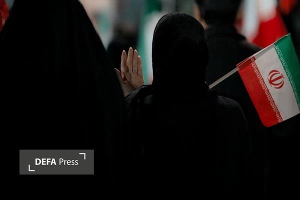 تجمع مردمی در کرمان همزمان با مراسم وداع با سه شهید هوانیروز برگزار شد+تصاویر