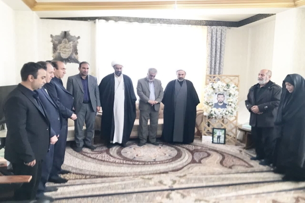 دیدار نماینده ولی‌فقیه در استان و امام جمعه ایلام با خانواده‌های معظم شهدای جنگ رمضان