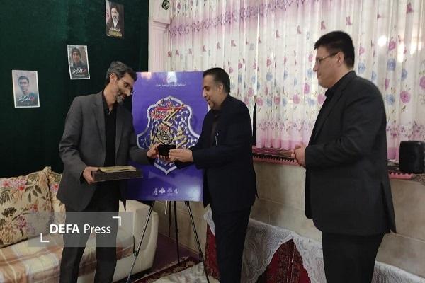 در نخستین برنامه پویش «اول خانواده شهدا»، خانواده شهید «محمدمهدی حسین‌خانی» در کرمان تجلیل شد+تصاویر