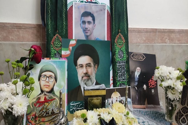 در نخستین برنامه پویش «اول خانواده شهدا»، خانواده شهید «محمدمهدی حسین‌خانی» در کرمان تجلیل شد+تصاویر