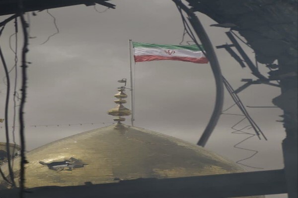 تصاویر/ اهتزاز پرچم ایران همزمان با رو جمهوری اسلامی در زنجان