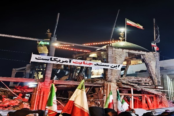 فیلم/ وداع با پیکر شهدای حمله تروریستی از مقابل حسینیه اعظم زنجان