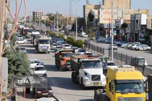 رژه بی‌انتهای خودرویی کامیون‌داران غیور آبیک در بیعت با رهبر معظم انقلاب