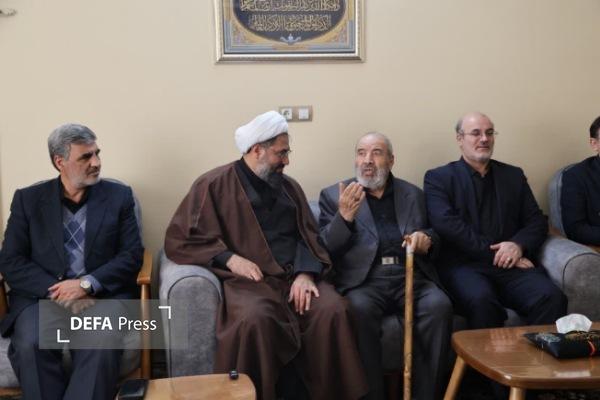 دیدار نماینده ولی فقیه در استان همدان با خانواده شهید «روح‌الله اسدی موید» + تصاویر