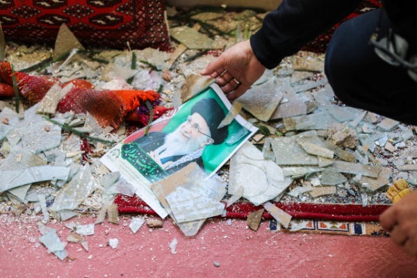 فیلم/ امدادگری که موقع آوار برداری متوجه شد اقوام خودش زیر آوار بودند...