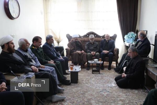 دیدار مدیرکل حفظ آثار و نشر ارزش‌های دفاع مقدس همدان با خانواده شهدای جنگ رمضان + تصاویر