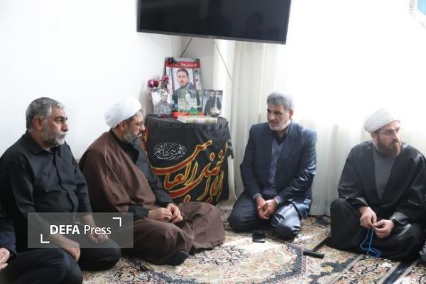 دیدار مدیرکل حفظ آثار و نشر ارزش‌های دفاع مقدس همدان با خانواده شهدای جنگ رمضان + تصاویر