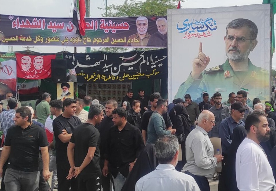 فیلم/ بدرقه خوزستانی‌ها از پیکر شهید تنگسیری در گلزار شهدای آبادان