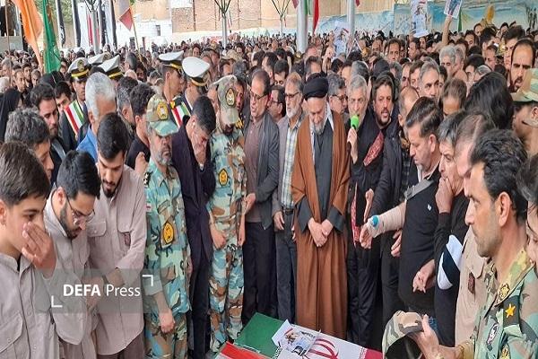 تشییع و خاکسپاری ۳ شهید بروجردی+ عکس