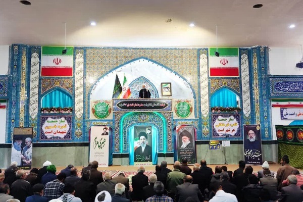 مردم باید حضور خود را در میدان تا ظهور امام زمان (عج) حفظ کنند