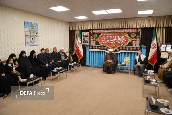 تجلیل نماینده ولی فقیه در استان همدان از خانواده‌‌ شهدای جنگ رمضان + تصاویر