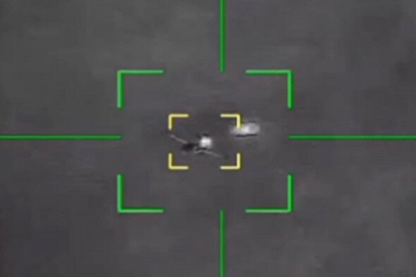 لحظه اصابت جنگنده A۱۰ آمریکا در نزدیکی تنگه هرمز