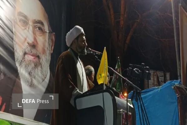 ایستادگی مردم در صحنه کمتر از مجاهدت رزمندگان در میدان نبرد نیست ایستادگی مردم در صحنه کمتر از مجاهدت رزمندگان در میدان نبرد نیست