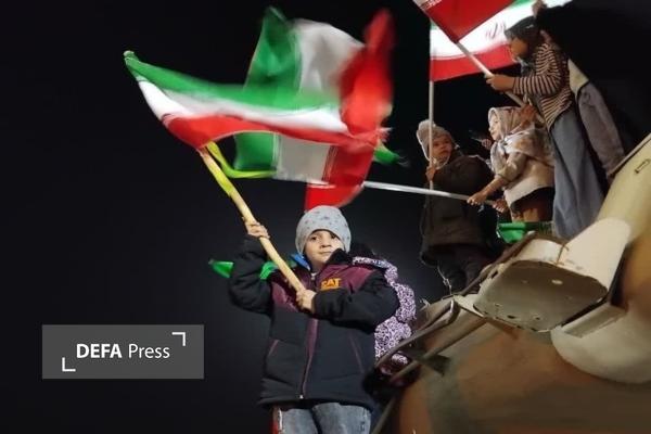 تجمع شبانه مردم قزوین در تپه نورالشهداء برگزار شد