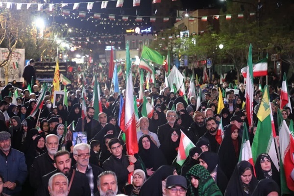 فیلم/ اجتماع مردم ولایتمدار سمنان در شب‌های اقتدار