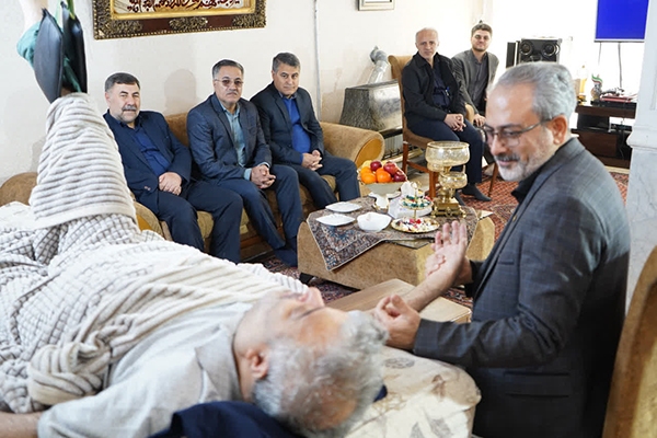 خدمت صادقانه به مردم، ادامه مسیر شهدا و ایثارگران است