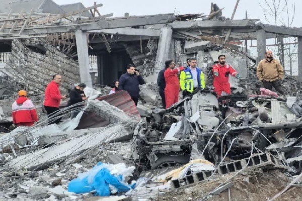 عشق به ایران در دل بحران؛ روایت حضور هلالاحمر در جنگ رمضان عشق به ایران در دل بحران؛ روایت حضور هلالاحمر در جنگ رمضان