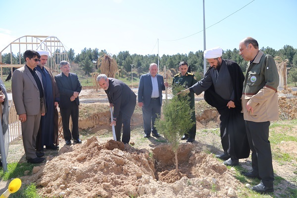 پویش «سرو ایران» به یاد رهبر شهید در موزه دفاع مقدس و مقاومت خراسان شمالی برگزار شد