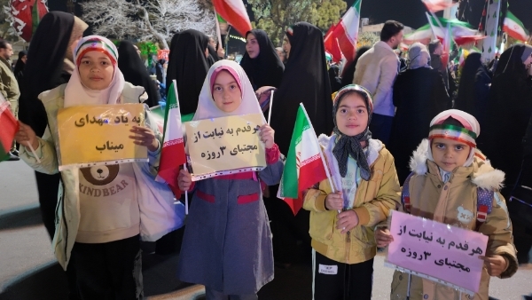 تصاویر/ حضور مردم مقاوم اراک به نیابت از شهدای جنگ رمضان