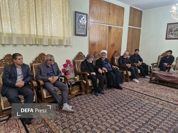 دیدار نماینده ولی‌فقیه در استان با خانواده شهدای جنگ رمضان در کرمان