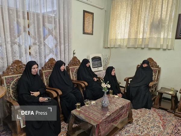 دیدار نماینده ولی‌فقیه در استان با خانواده شهدای جنگ رمضان در کرمان