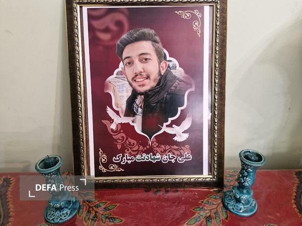 دیدار نماینده ولی‌فقیه در استان با خانواده شهدای جنگ رمضان در کرمان